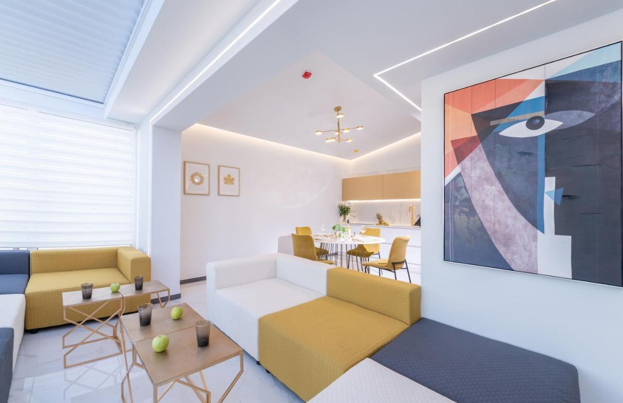 Apartment H Experience Spectacular Rooftop Loft *